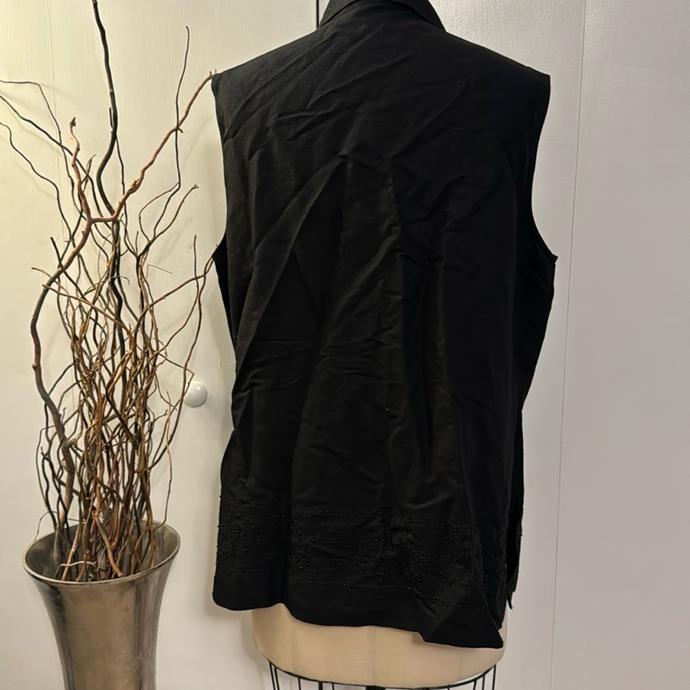 Laura Scott sleeveless blouse with embroidered details - Picture 5 of 8